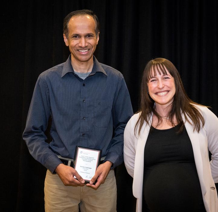 Amila Liynage receives his award at the 2024 Winter Awards Ceremony at Oregon State University.
